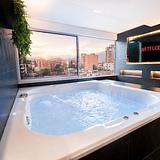 Modern Jacuzzi Suite • AC + Views photo 3