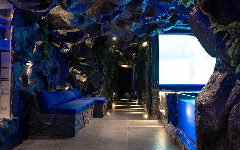 La Rock • 5BR King Bed Cave + Jacuzzi @ Lleras photo 1