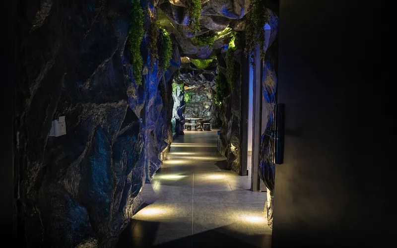La Rock • 5BR King Bed Cave + Jacuzzi @ Lleras photo 3