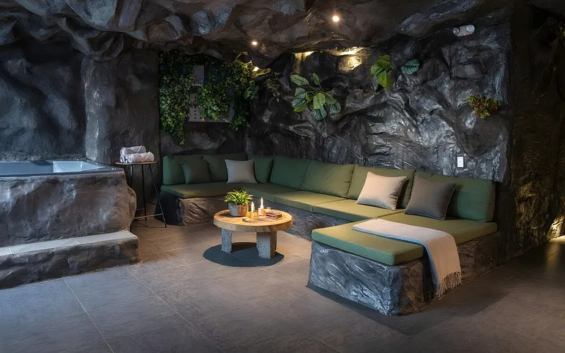 The Rock • 7BR King Bed Cave + Jacuzzi @ Lleras photo 3