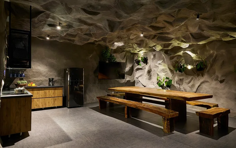 The Rock • 7BR King Bed Cave + Jacuzzi @ Lleras photo 4