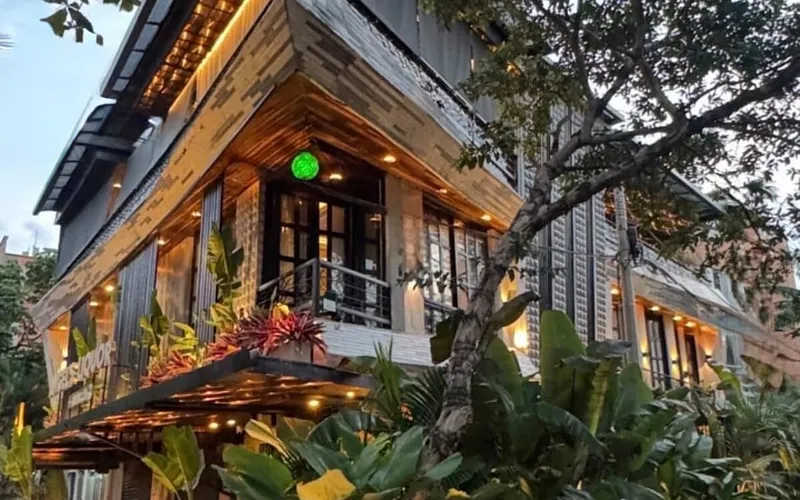 Celebration Villa w/ Rooftop Jacuzzi & Bar | 9BR photo 2