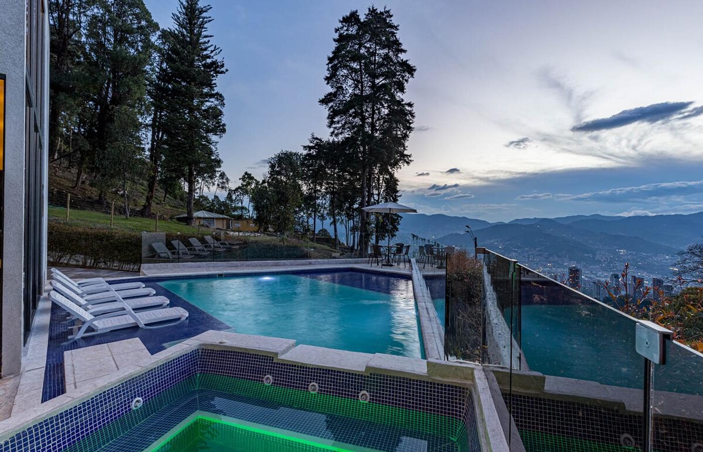 Skyline Pool Villa El Poblado photo 3