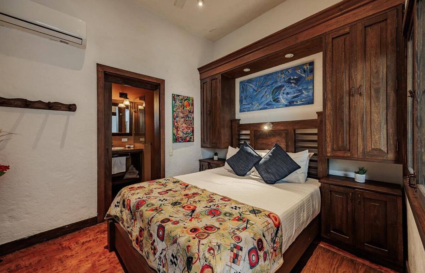 CASA DEL RELOJ--OASIS 5-BEDROOM APARTMENT! photo 5