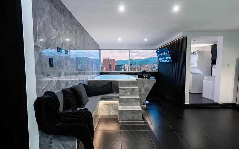 VIP Jacuzzi Suite • AC + City Views photo 1