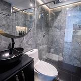 VIP Jacuzzi Suite • AC + City Views photo 9
