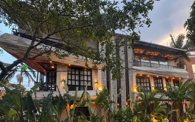 Celebration Villa w/ Rooftop Jacuzzi & Bar | 10 BR